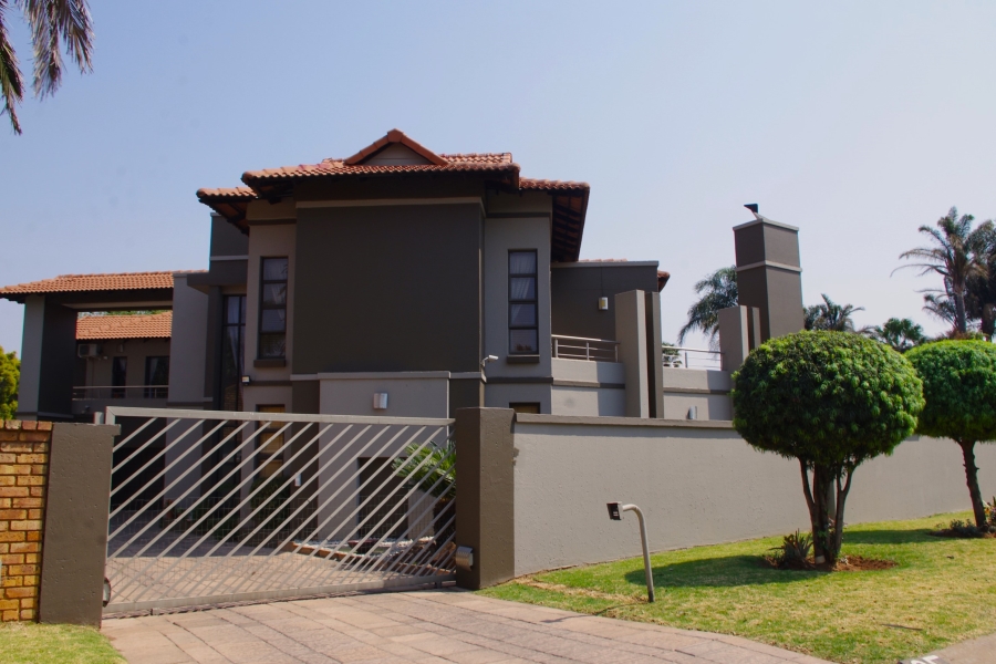 6 Bedroom Property for Sale in Sunward Park Gauteng