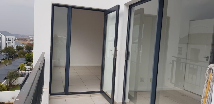 To Let 1 Bedroom Property for Rent in Greenstone Hill Gauteng