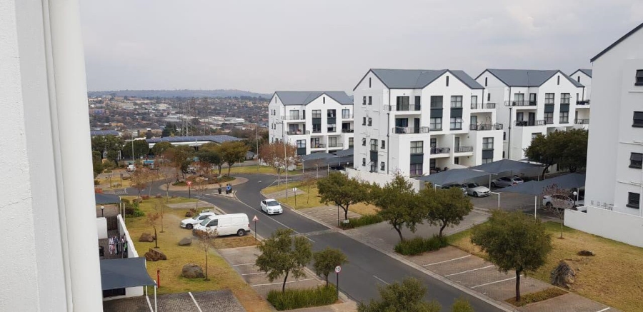 To Let 1 Bedroom Property for Rent in Greenstone Hill Gauteng