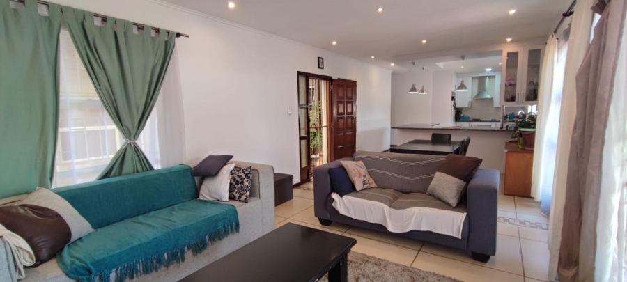 3 Bedroom Property for Sale in Die Hoewes Gauteng