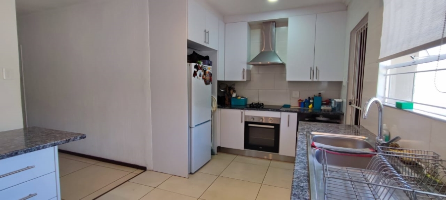 3 Bedroom Property for Sale in Die Hoewes Gauteng