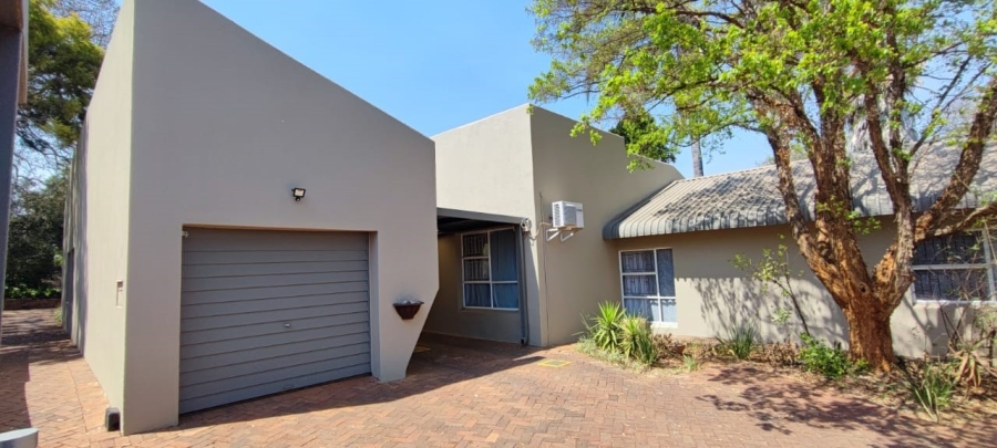 3 Bedroom Property for Sale in Die Hoewes Gauteng