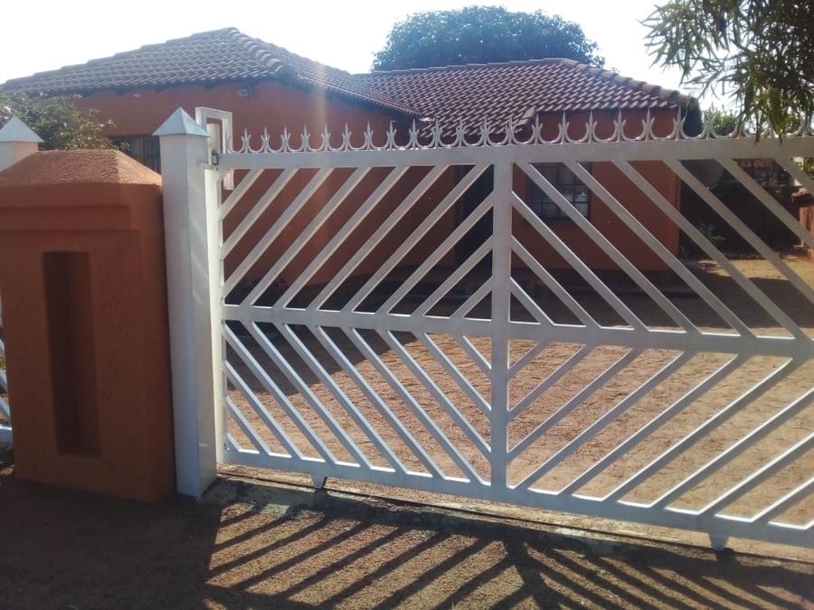 2 Bedroom Property for Sale in Soshanguve South Ext 13 Gauteng