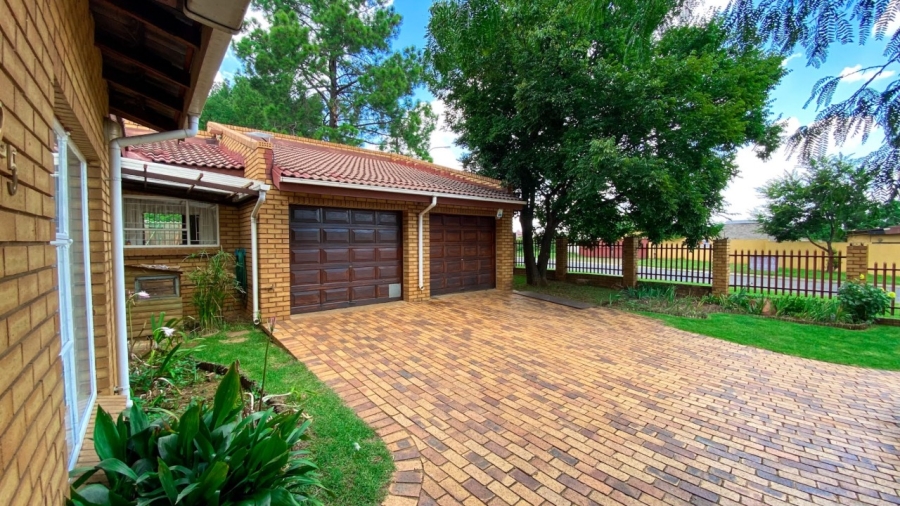 3 Bedroom Property for Sale in Sonneveld Gauteng