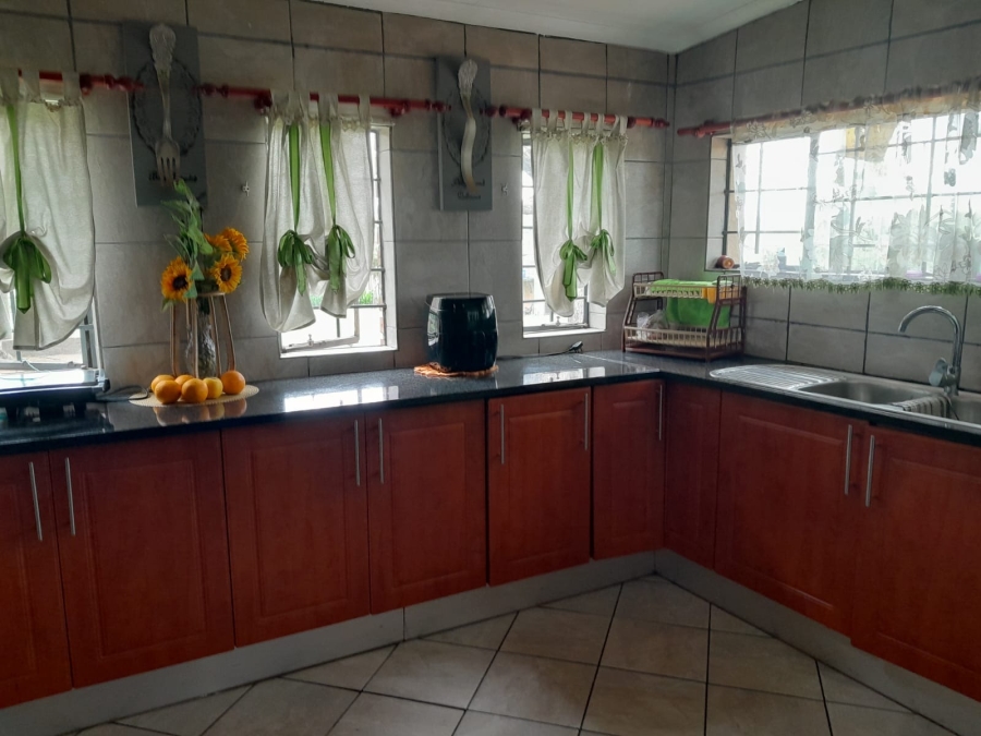 7 Bedroom Property for Sale in Pretoria North Gauteng