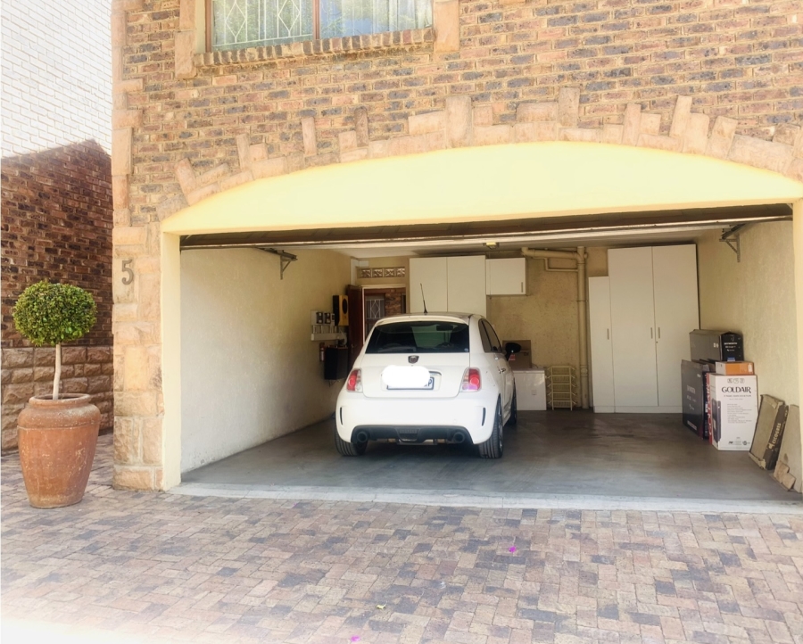 3 Bedroom Property for Sale in Rivonia Gauteng