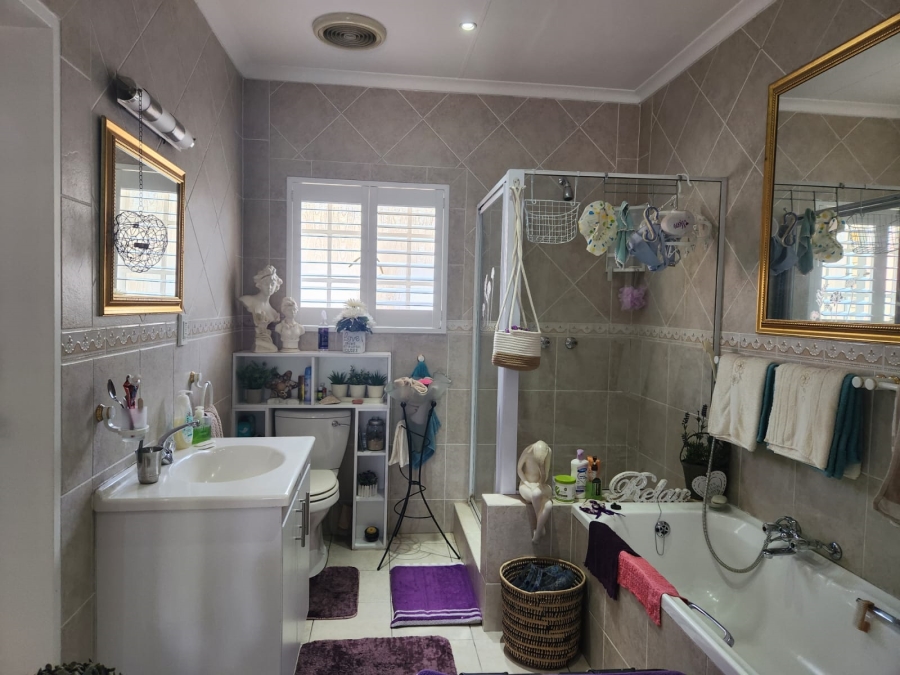 2 Bedroom Property for Sale in Three Rivers Gauteng