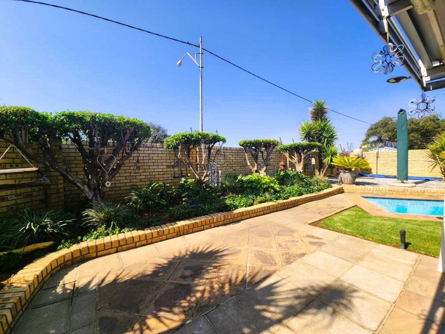 2 Bedroom Property for Sale in Three Rivers Gauteng