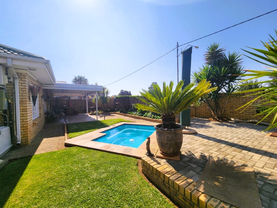 2 Bedroom Property for Sale in Three Rivers Gauteng
