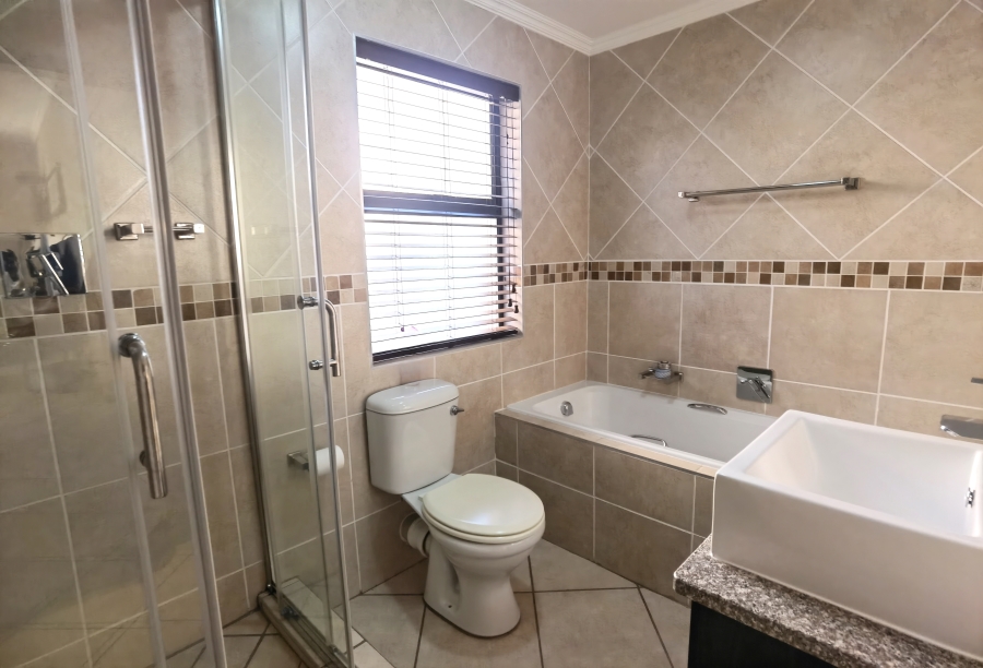 3 Bedroom Property for Sale in Copperleaf Estate Gauteng