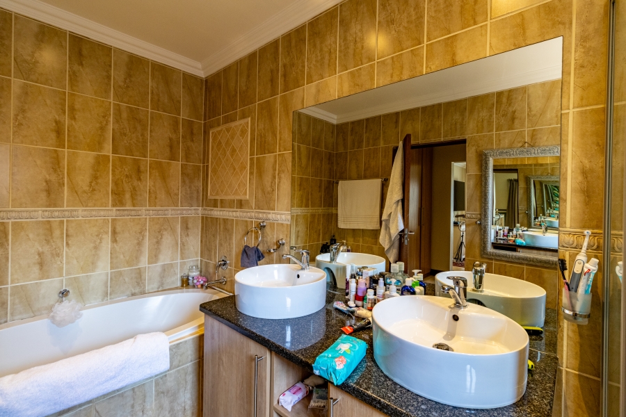 4 Bedroom Property for Sale in Six Fountains Residential Estate Gauteng