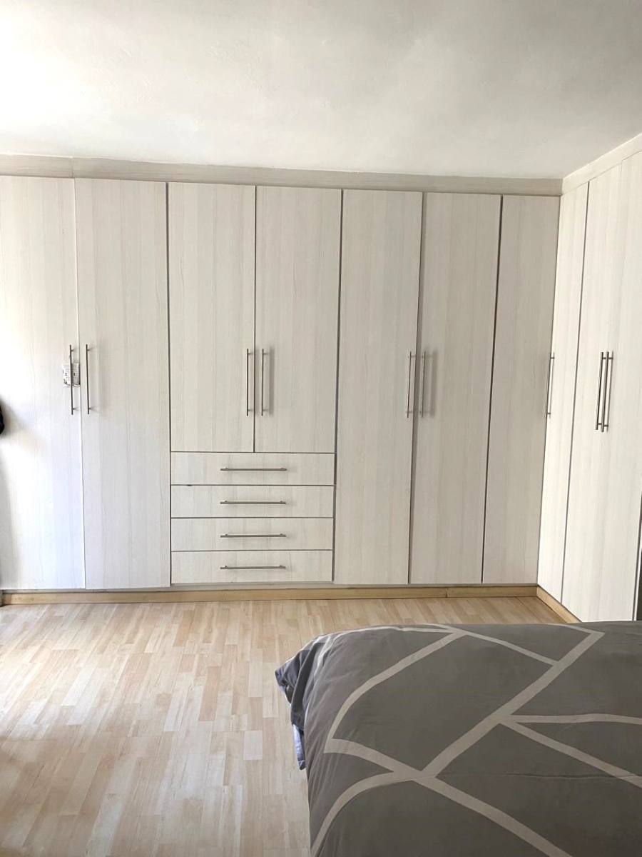 5 Bedroom Property for Sale in Spruit View Gauteng