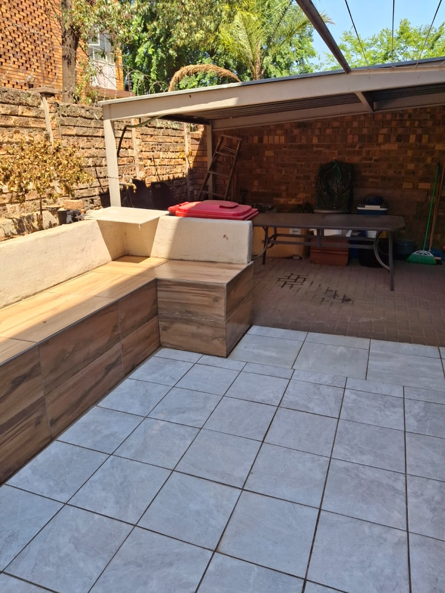 3 Bedroom Property for Sale in Mountain View Gauteng