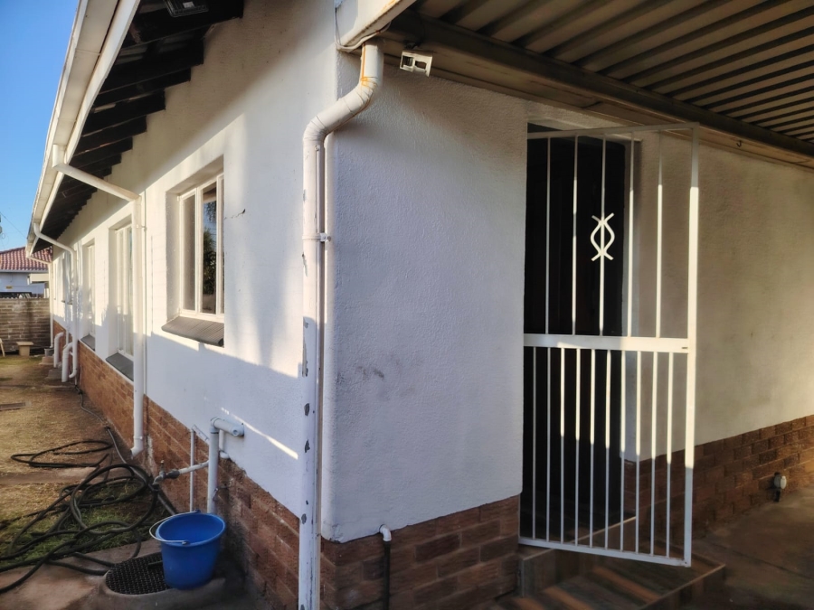 To Let 3 Bedroom Property for Rent in Capital Park Gauteng