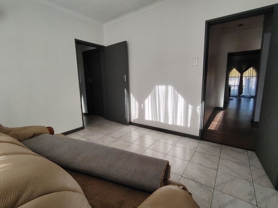 To Let 3 Bedroom Property for Rent in Capital Park Gauteng