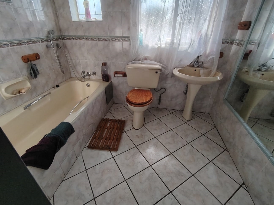 To Let 3 Bedroom Property for Rent in Capital Park Gauteng