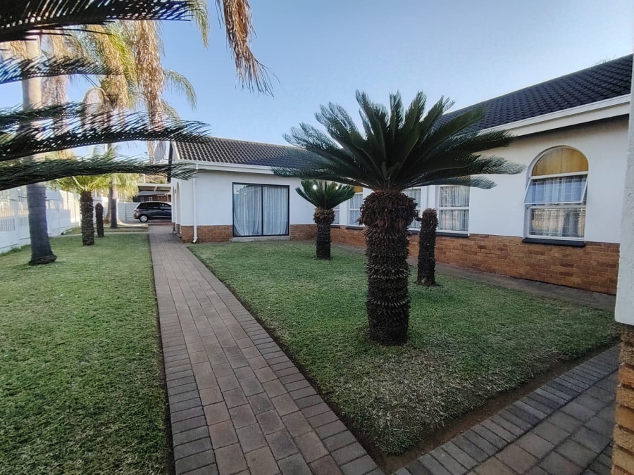 To Let 3 Bedroom Property for Rent in Capital Park Gauteng