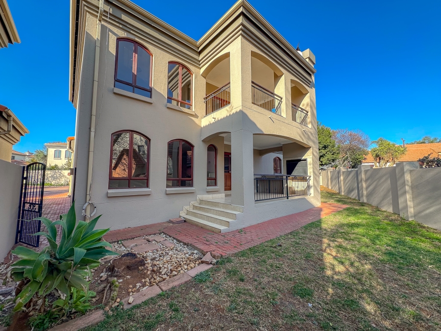 To Let 3 Bedroom Property for Rent in Midstream Estate Gauteng