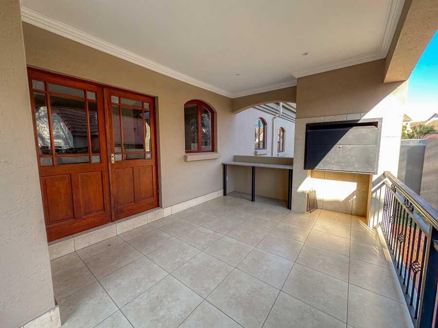 To Let 3 Bedroom Property for Rent in Midstream Estate Gauteng