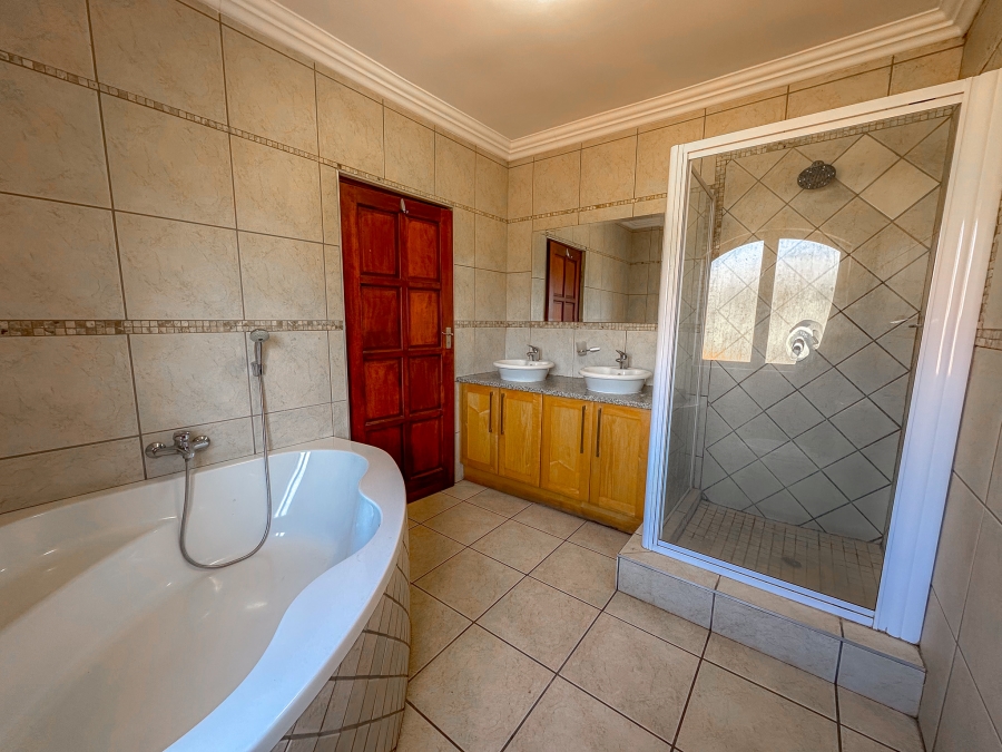 To Let 3 Bedroom Property for Rent in Midstream Estate Gauteng