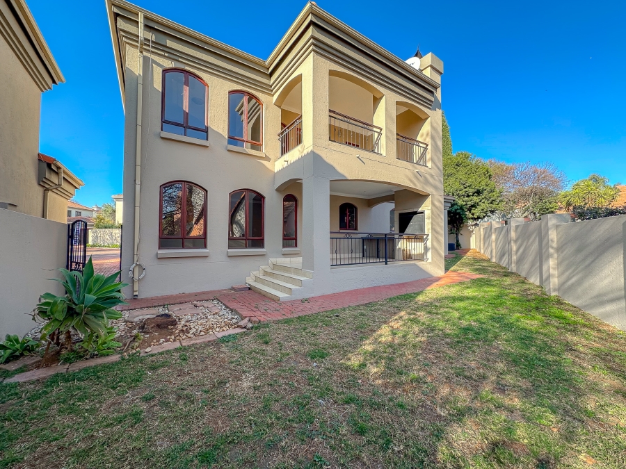 To Let 3 Bedroom Property for Rent in Midstream Estate Gauteng