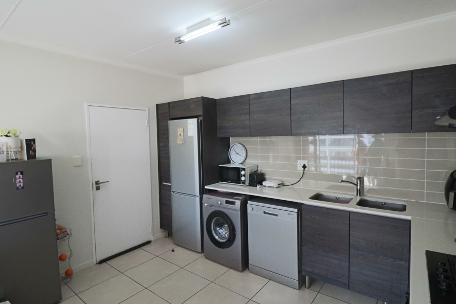 1 Bedroom Property for Sale in Petervale Gauteng