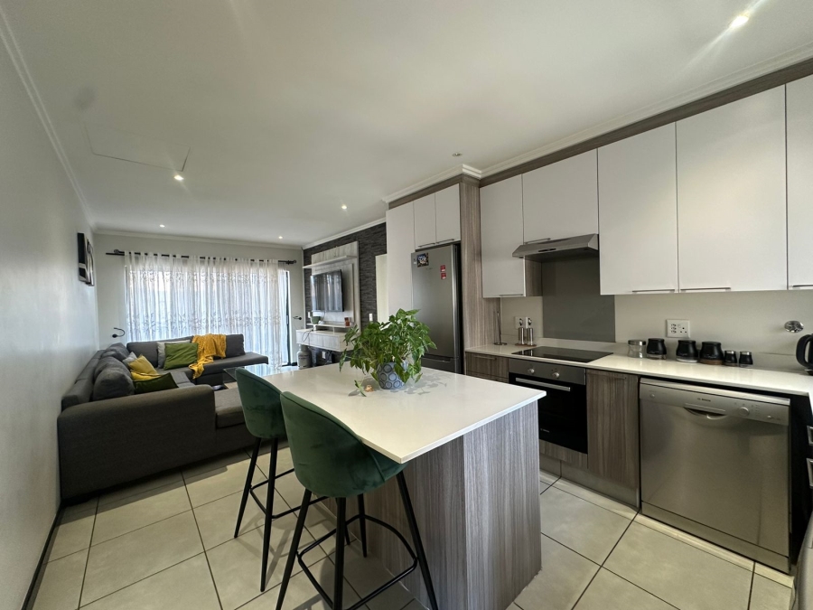 To Let 2 Bedroom Property for Rent in Fourways Gauteng