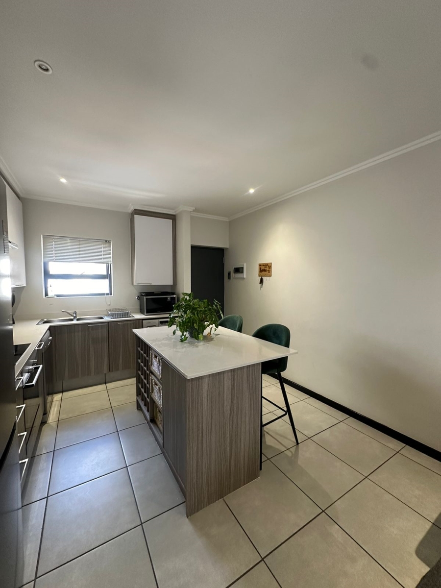 To Let 2 Bedroom Property for Rent in Fourways Gauteng