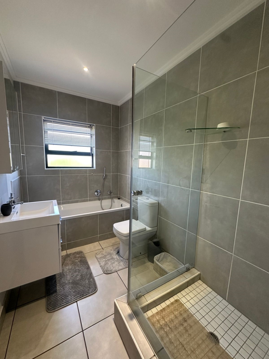 To Let 2 Bedroom Property for Rent in Fourways Gauteng