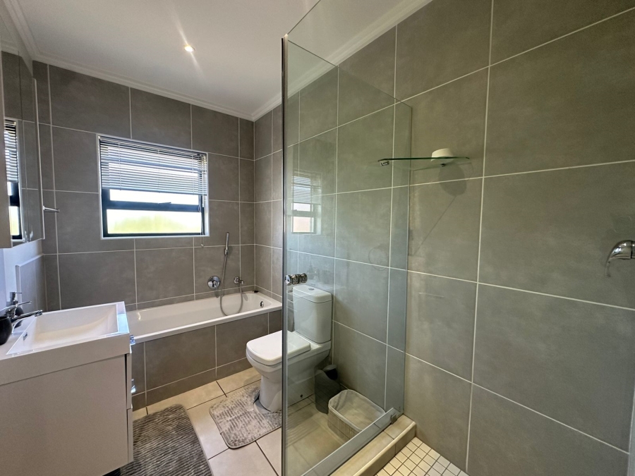 To Let 2 Bedroom Property for Rent in Fourways Gauteng