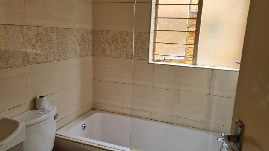 To Let 2 Bedroom Property for Rent in Kenleaf Gauteng