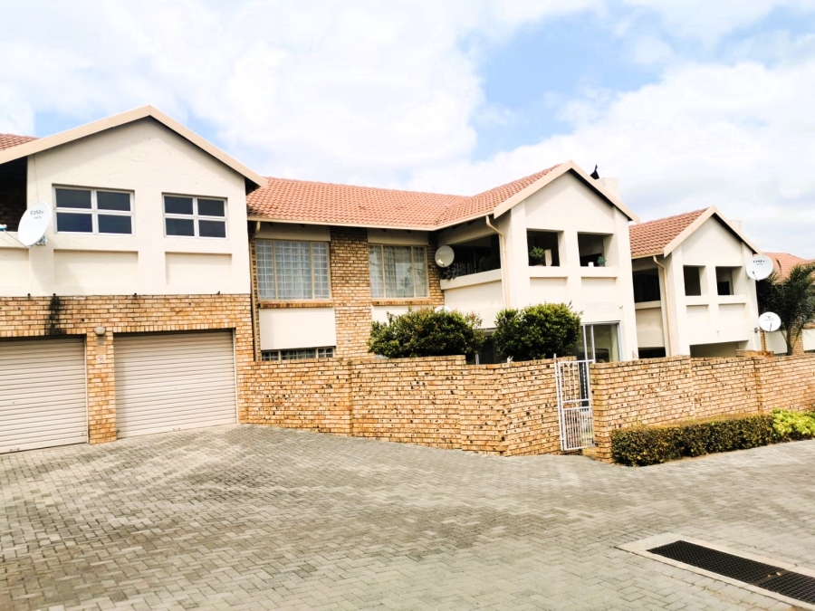To Let 2 Bedroom Property for Rent in Eldoraigne Gauteng