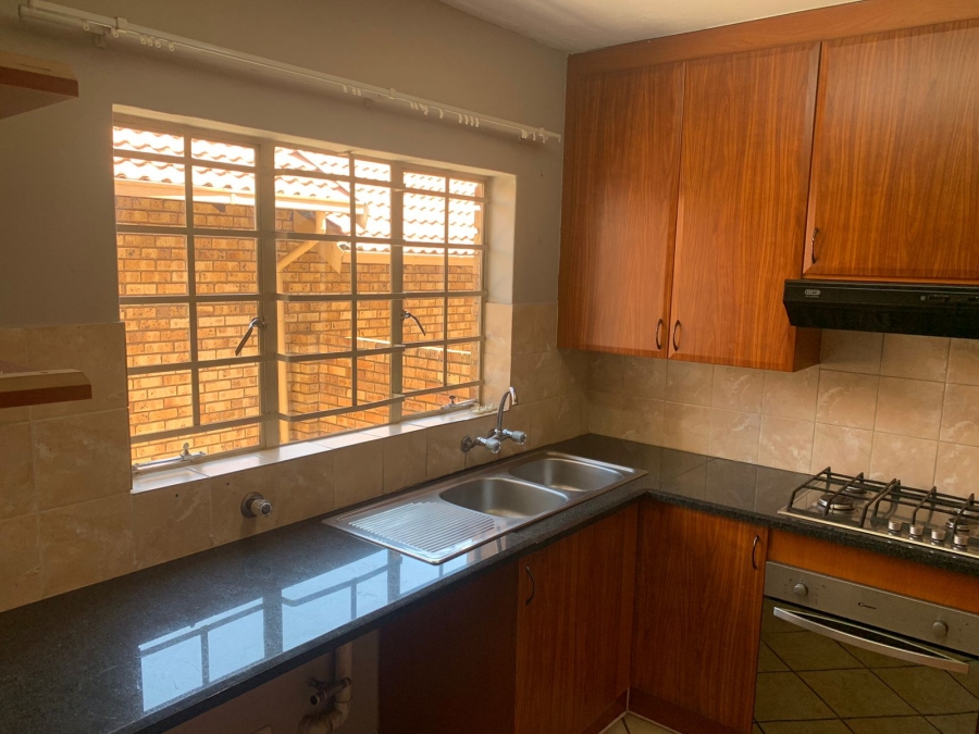 To Let 2 Bedroom Property for Rent in Eldoraigne Gauteng