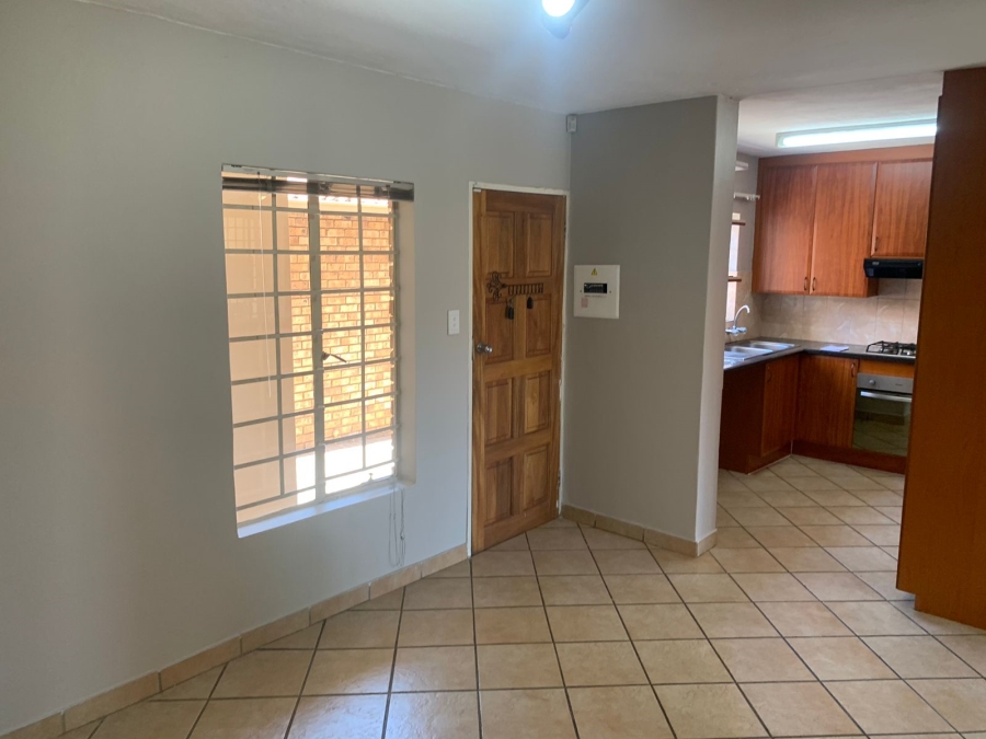 To Let 2 Bedroom Property for Rent in Eldoraigne Gauteng