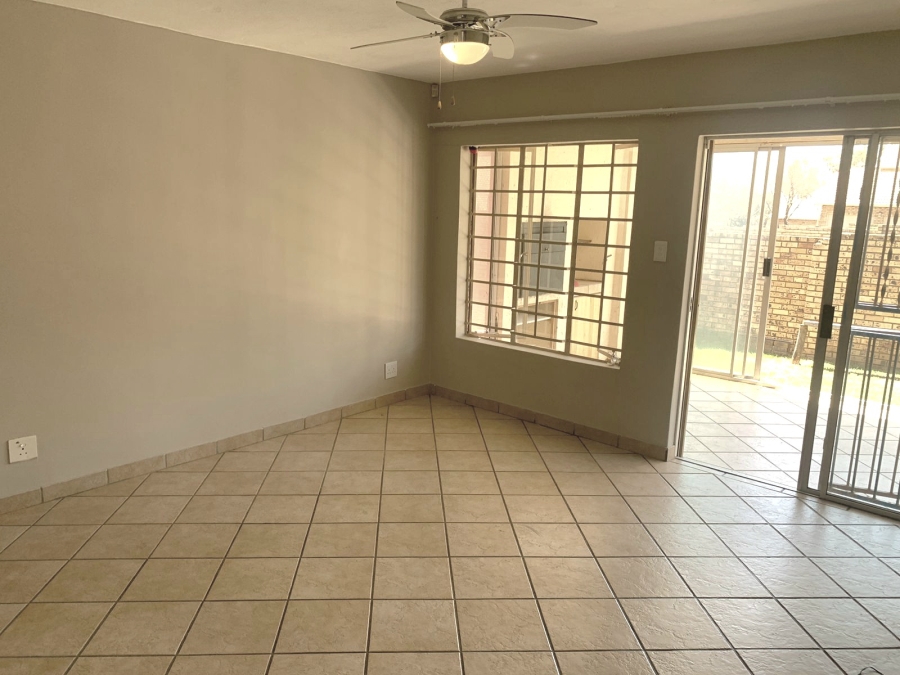 To Let 2 Bedroom Property for Rent in Eldoraigne Gauteng