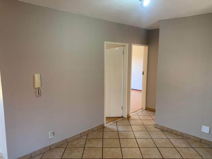 To Let 2 Bedroom Property for Rent in Eldoraigne Gauteng