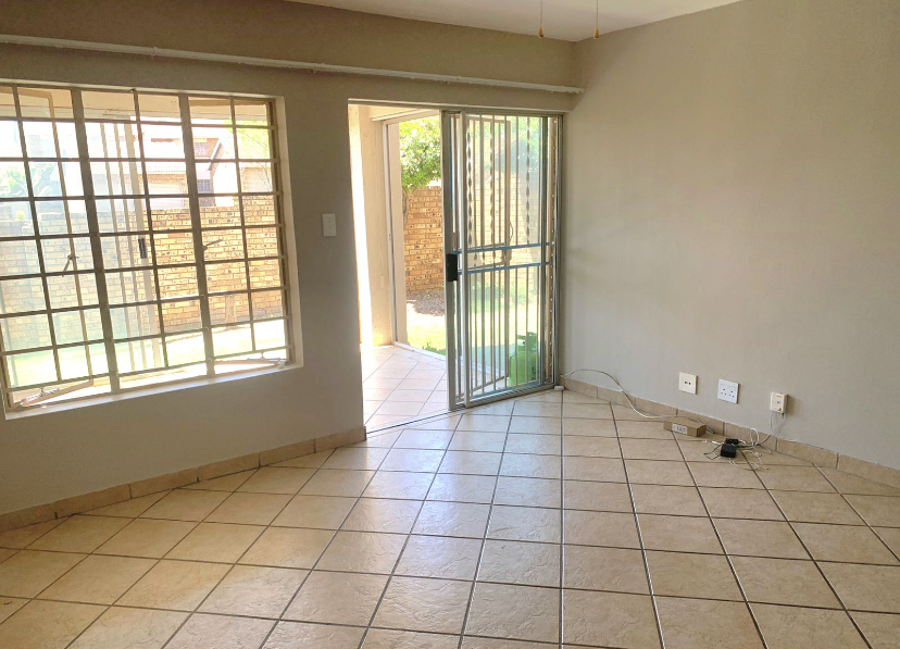To Let 2 Bedroom Property for Rent in Eldoraigne Gauteng