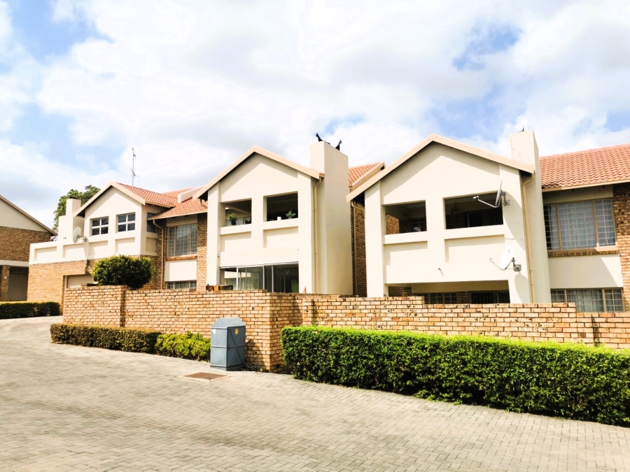 To Let 2 Bedroom Property for Rent in Eldoraigne Gauteng