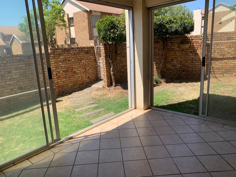 To Let 2 Bedroom Property for Rent in Eldoraigne Gauteng