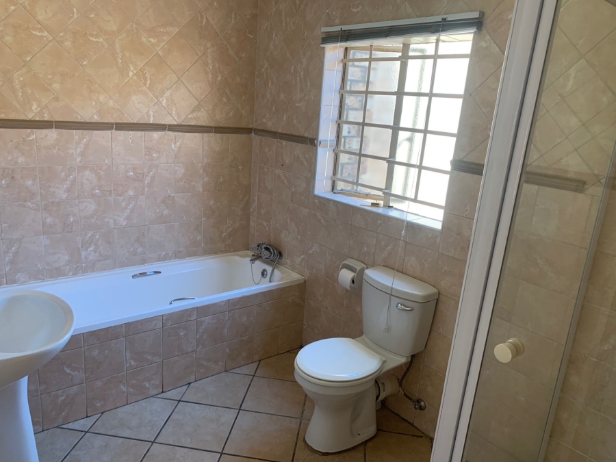 To Let 2 Bedroom Property for Rent in Eldoraigne Gauteng