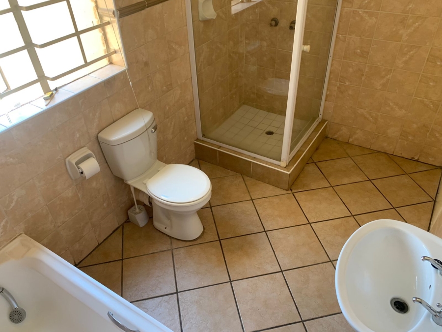 To Let 2 Bedroom Property for Rent in Eldoraigne Gauteng