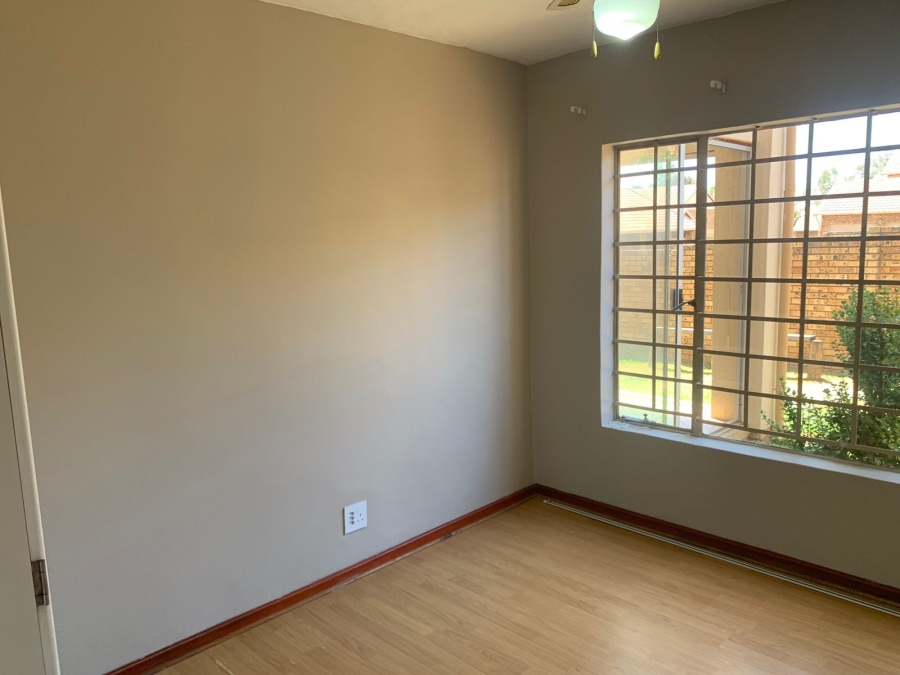 To Let 2 Bedroom Property for Rent in Eldoraigne Gauteng