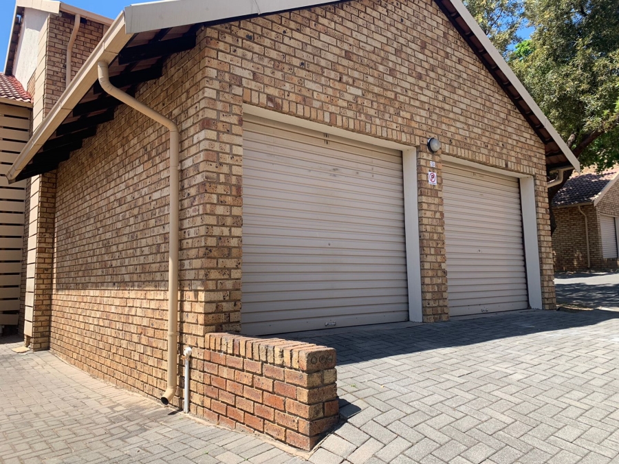 To Let 2 Bedroom Property for Rent in Eldoraigne Gauteng