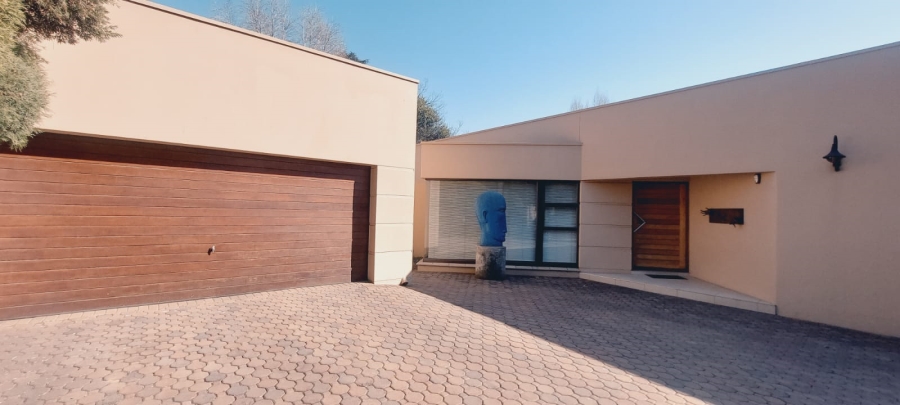 4 Bedroom Property for Sale in Three Rivers Proper Gauteng