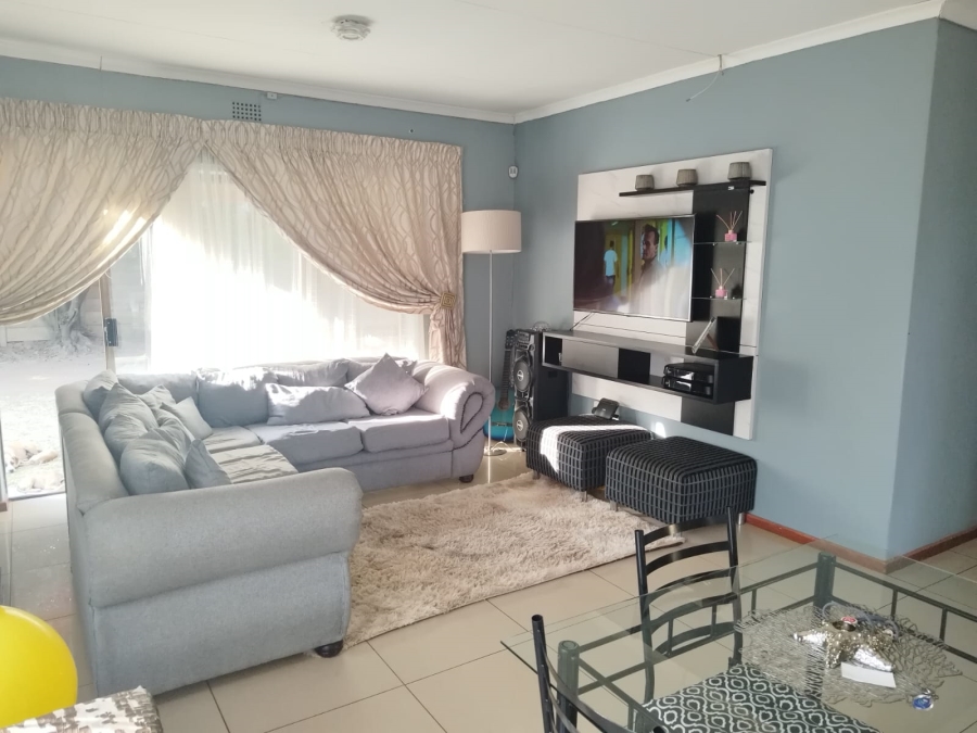 3 Bedroom Property for Sale in Birchleigh North Gauteng