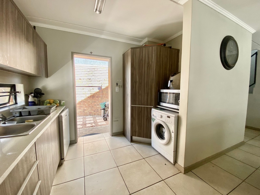 To Let 3 Bedroom Property for Rent in Amberfield Gauteng