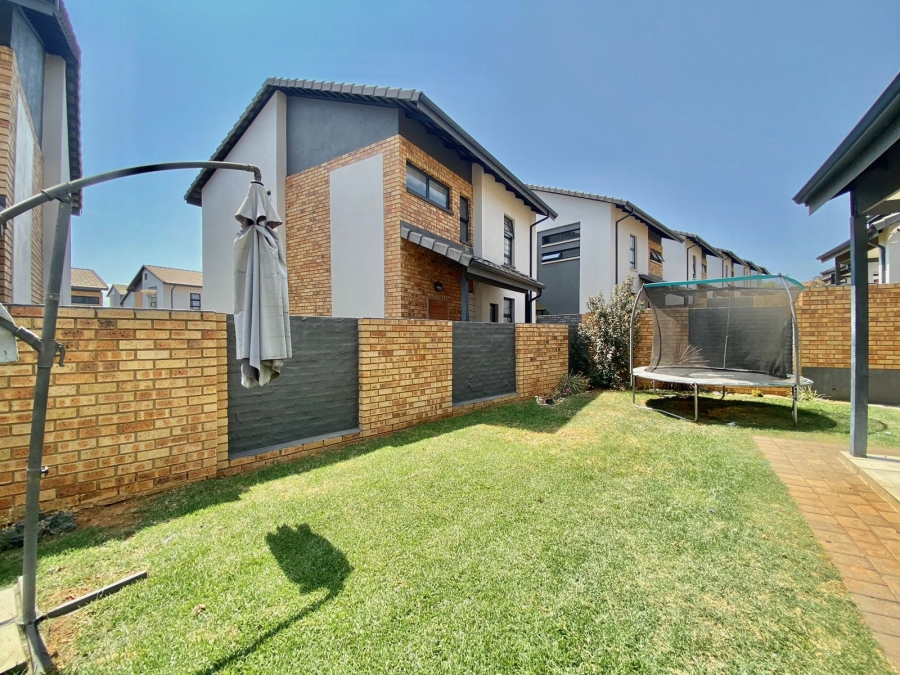 To Let 3 Bedroom Property for Rent in Amberfield Gauteng