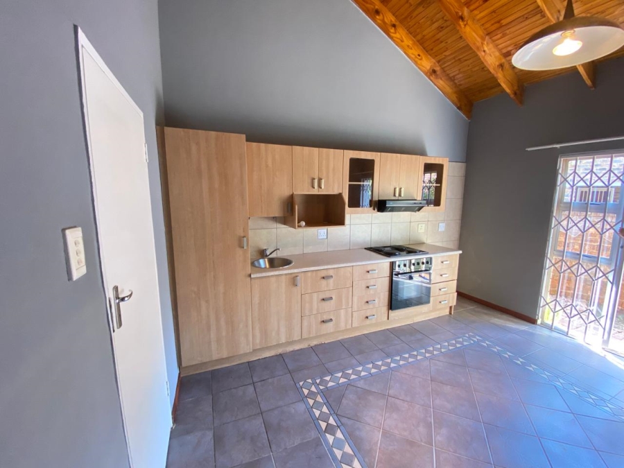 To Let 1 Bedroom Property for Rent in Faerie Glen Gauteng