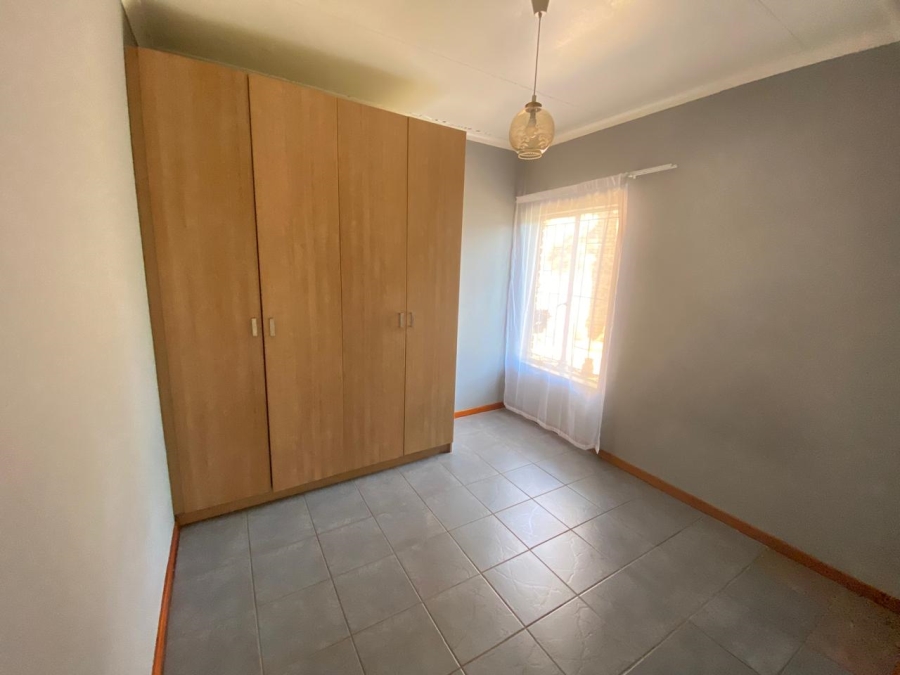 To Let 1 Bedroom Property for Rent in Faerie Glen Gauteng