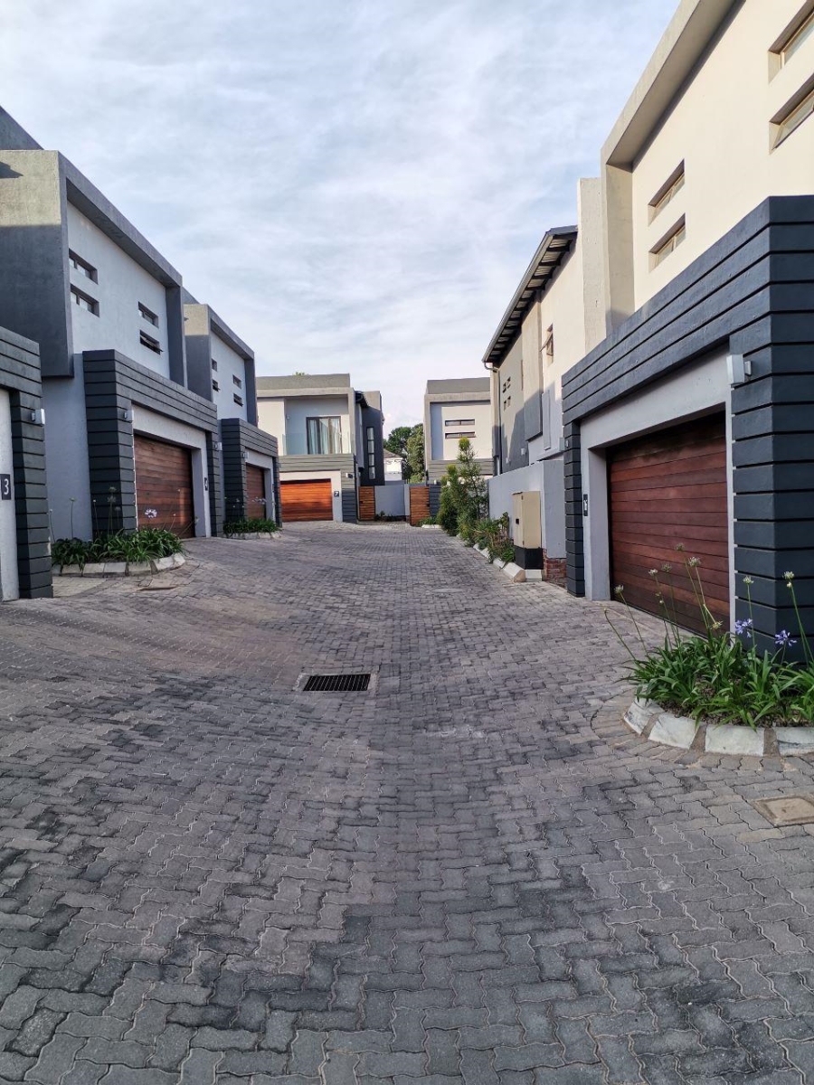 3 Bedroom Property for Sale in Bryanston Gauteng